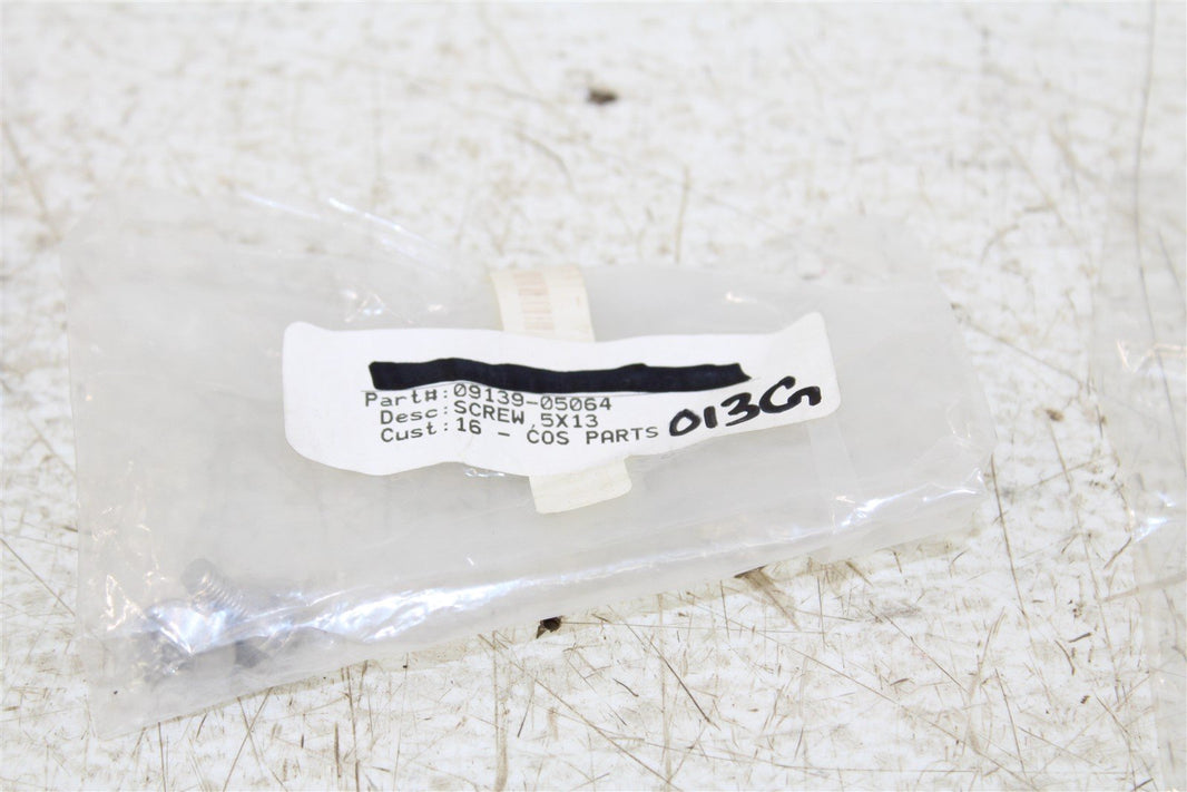 NOS Suzuki Cowling Screw OEM GSXR 750 1000 VSTROM SV650 NEW 09139-05064 QTY:2