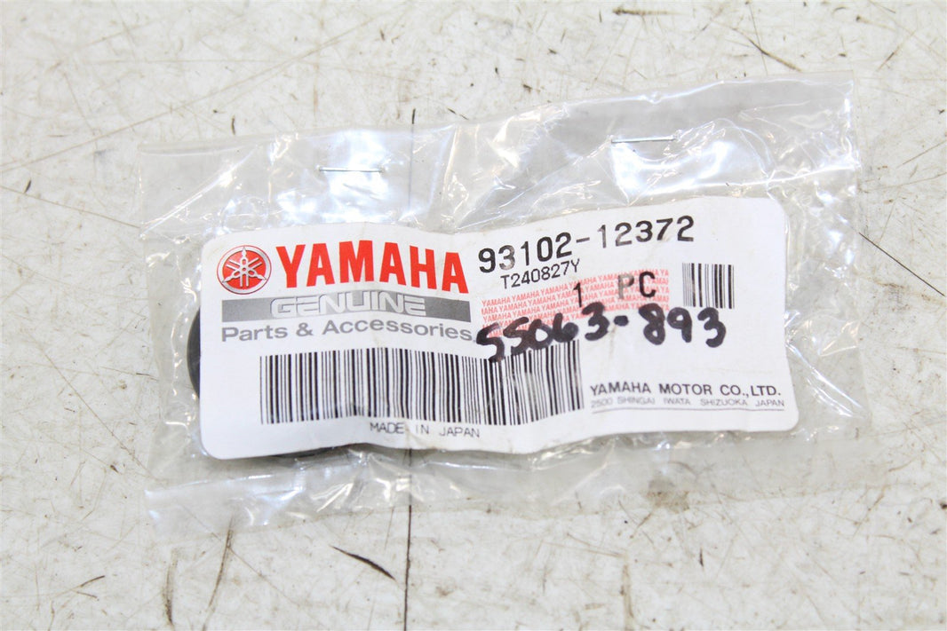 NOS Genuine Yamaha Oil Seal 93102-12372 NEW 55063
