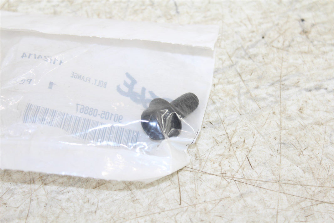 NOS Genuine Yamaha Flange Bolt 90105-08867 NEW OEM
