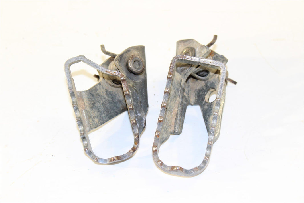 2008 Yamaha TTR 125E Foot Pegs Set Hardware Springs Rests