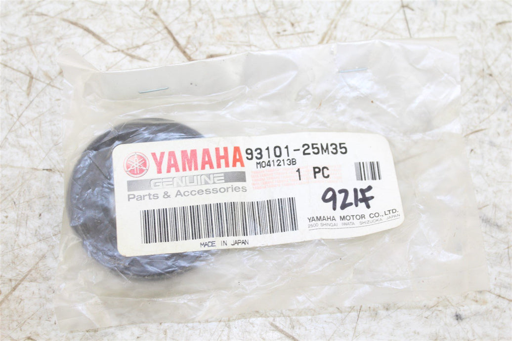 NOS Genuine Yamaha Outboard Marine Crankshaft Piston Oil Seal 93101-25M35 NEW