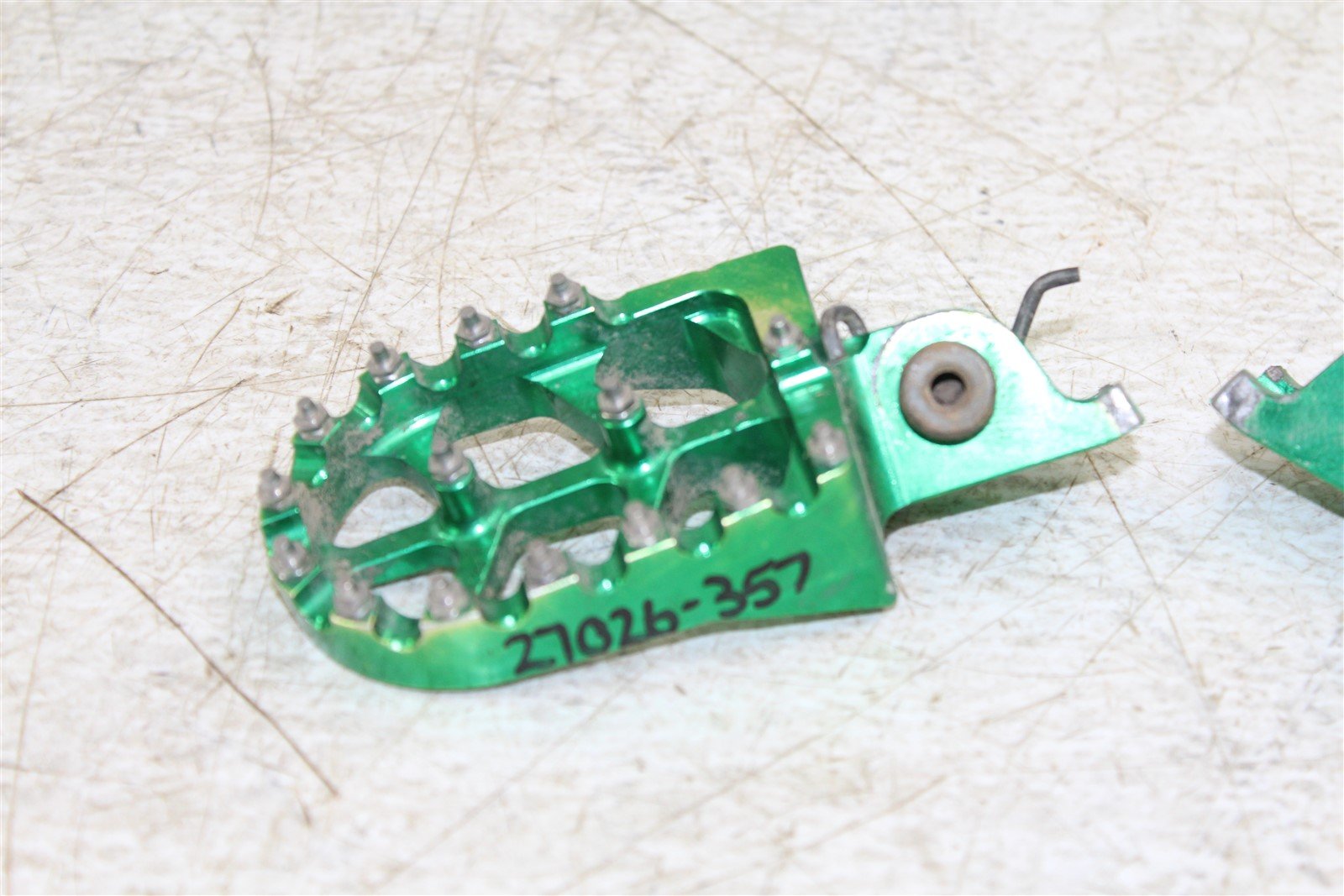 2007 Kawasaki KX 250F Foot Pegs Set Hardware Springs Rests