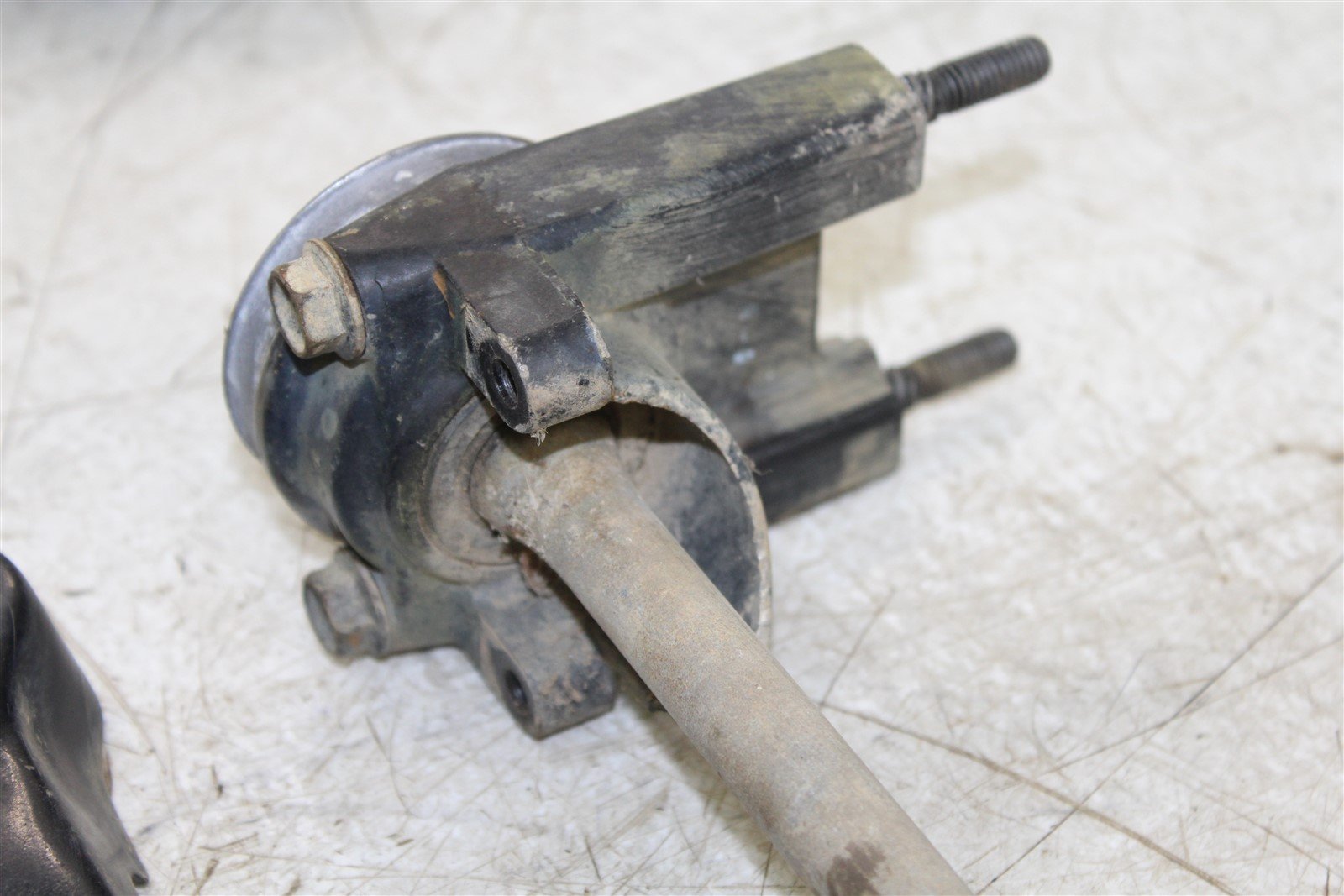 1987 Honda Fourtrax TRX 350 Center Middle Through Drive Shaft Assembly w/ Cover