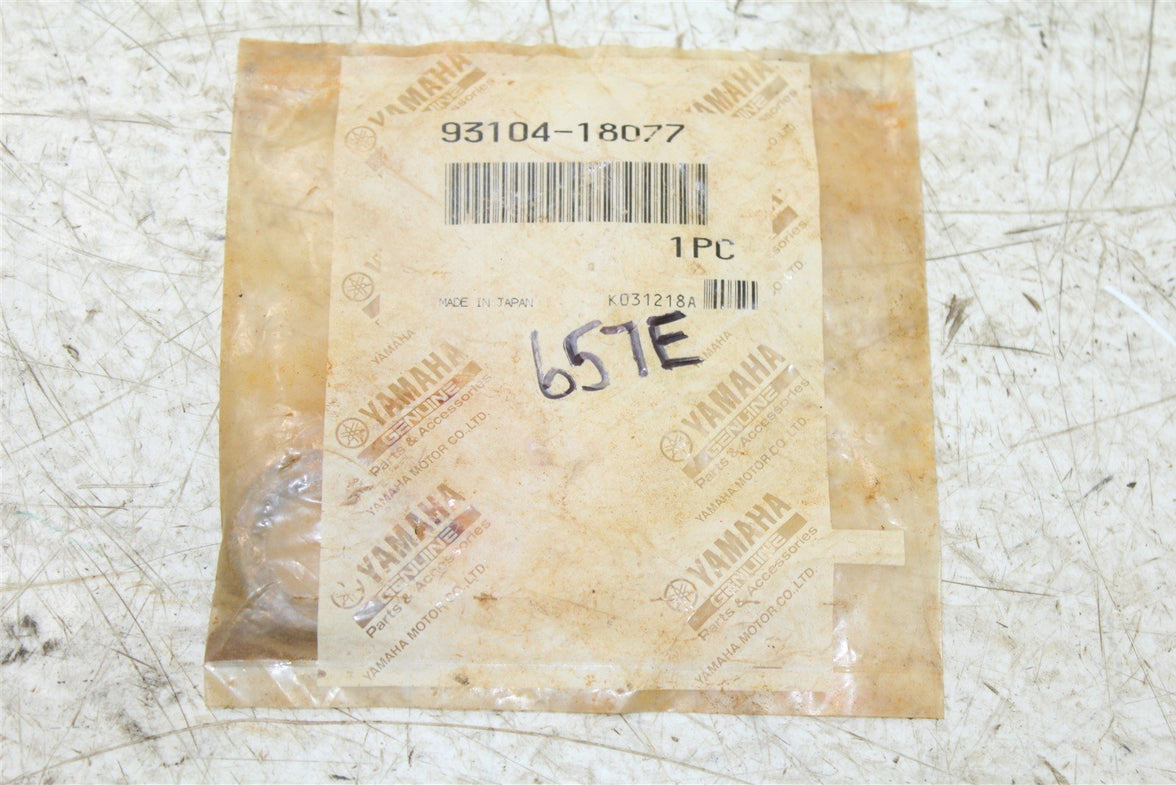 NOS Genuine Yamaha Oil Seal Banshee Warrior YZ IT NEW OEM 93104-18077