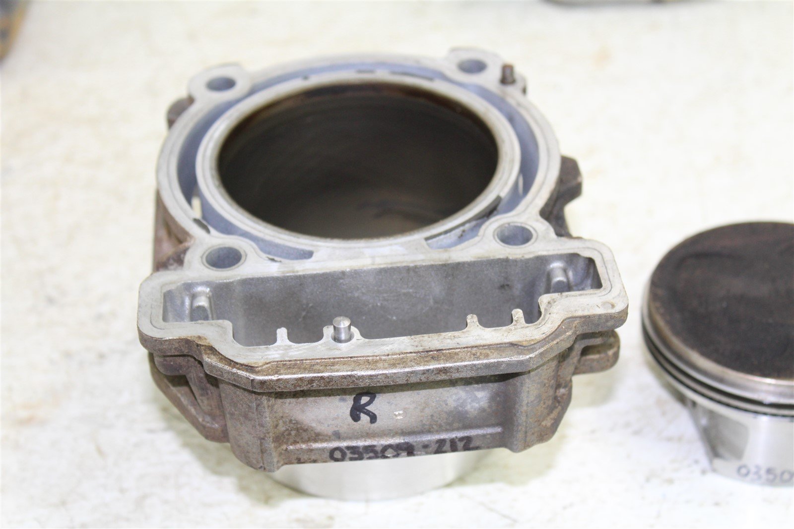 2006 Can Am Outlander 800 XT Engine Rear Cylinder Jug w/ Piston