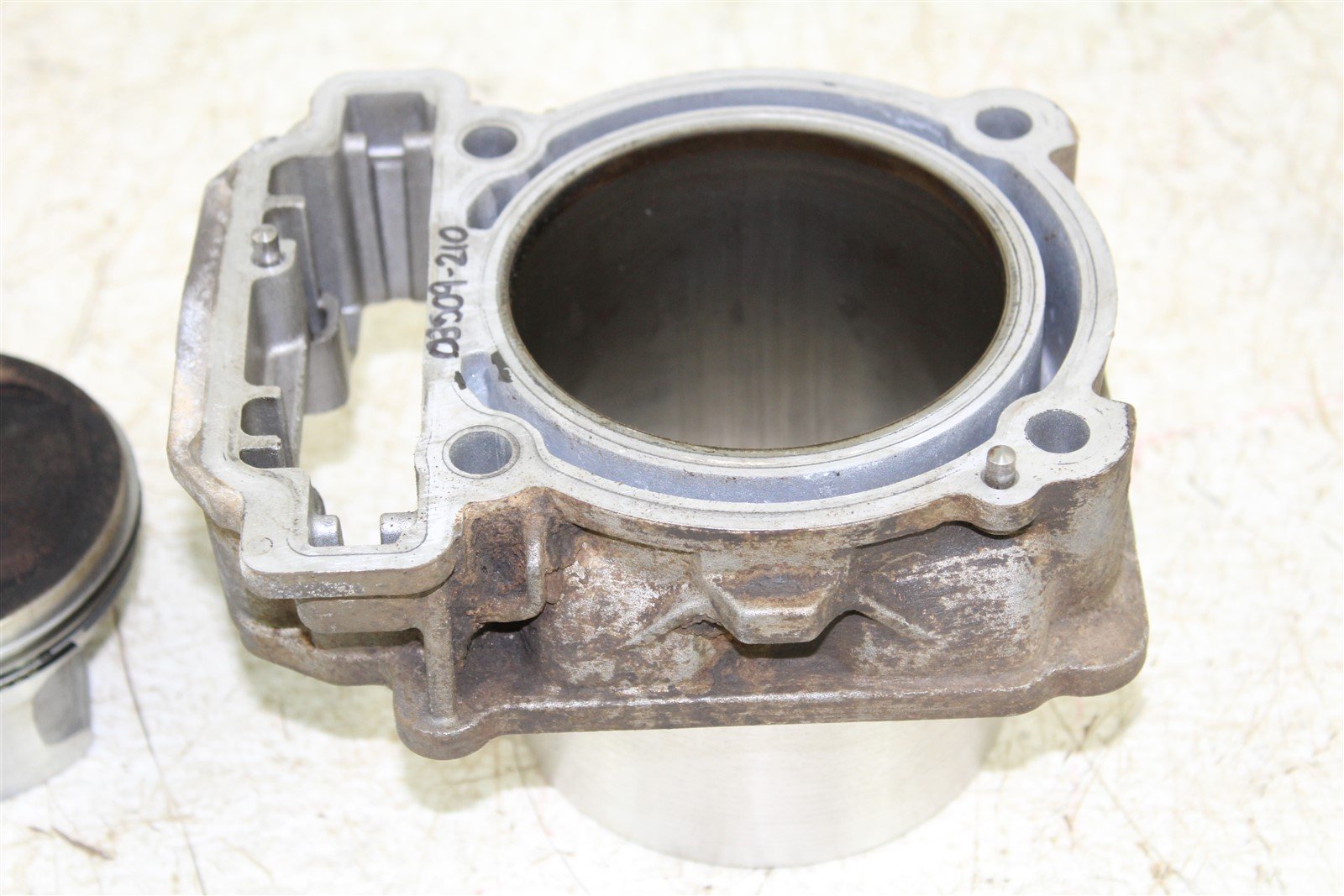 2006 Can Am Outlander 800 XT Engine Front Cylinder Jug w/ Piston