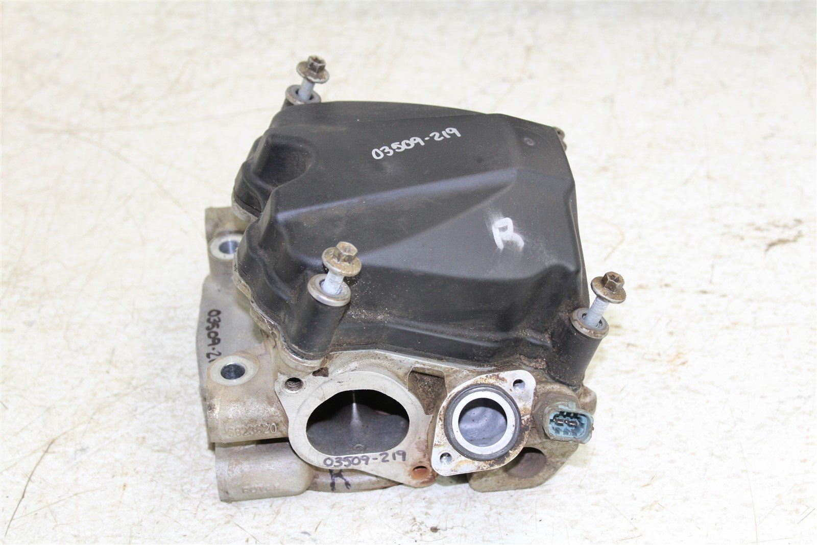 2006 Can Am Outlander 800 XT Rear Cylinder Head Valve Cover w/ Camshaft Rockers