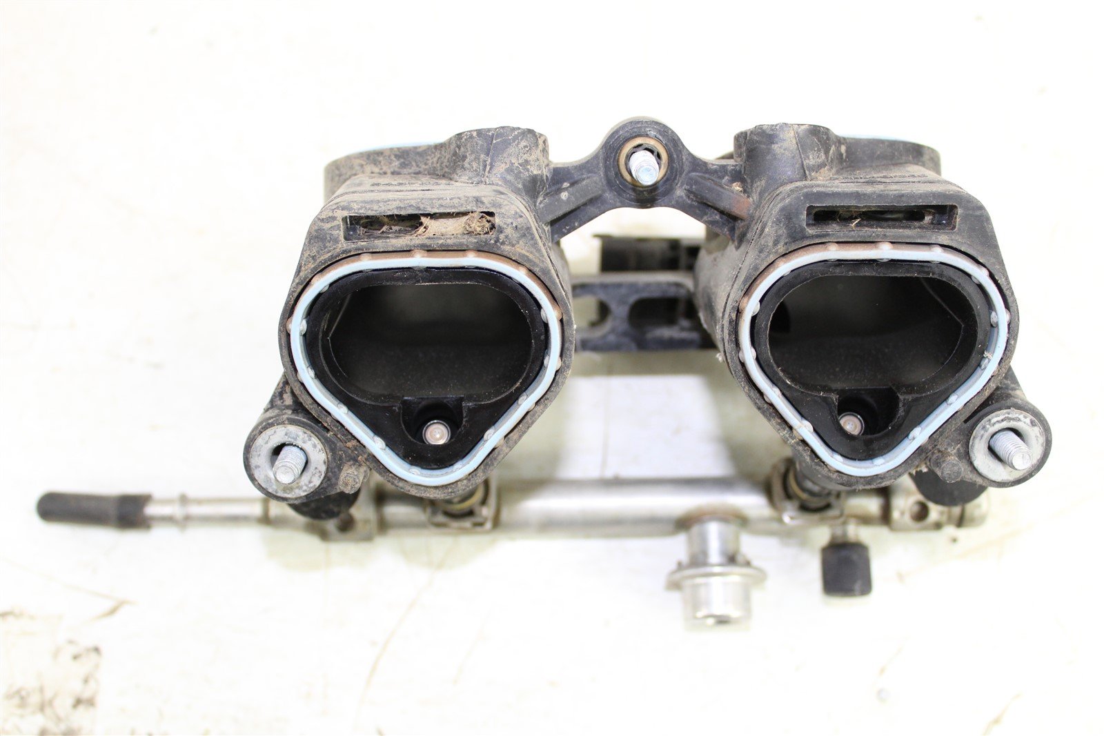 2011 Polaris Sportsman 850 Fuel Rail w/ Injectors Intake Manifold