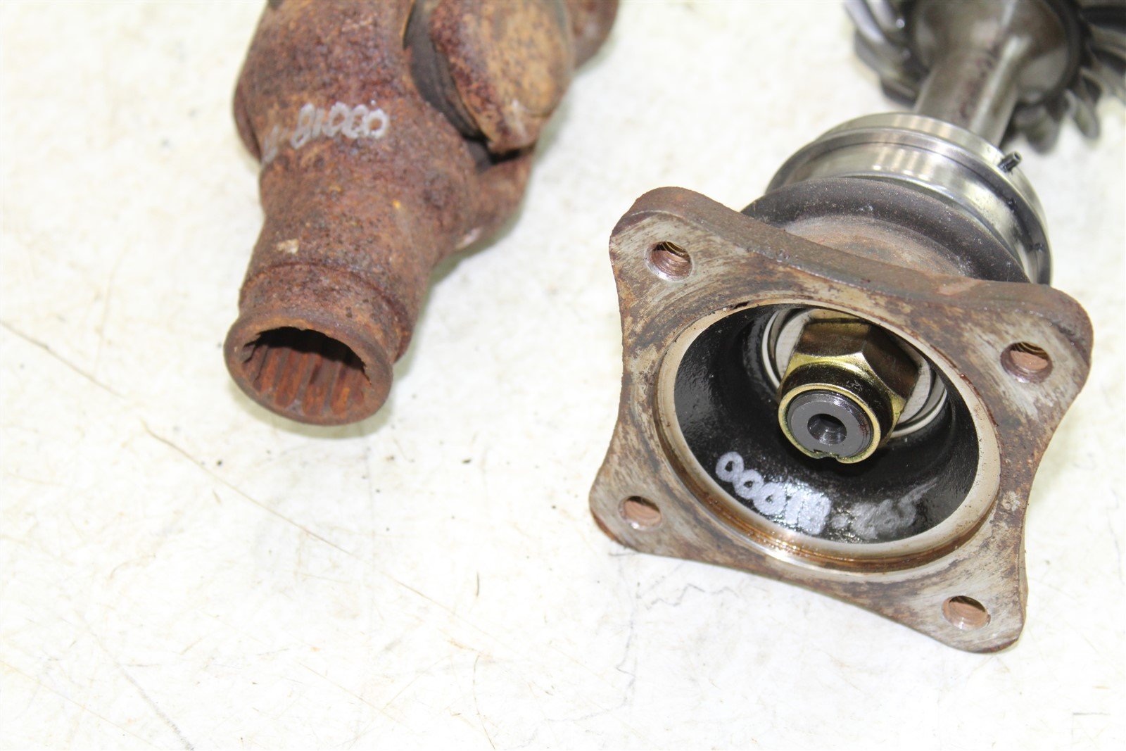 2001 Arctic Cat 400 4x4 Manual Middle Through Drive Shaft Assembly w/ Bevel Gear