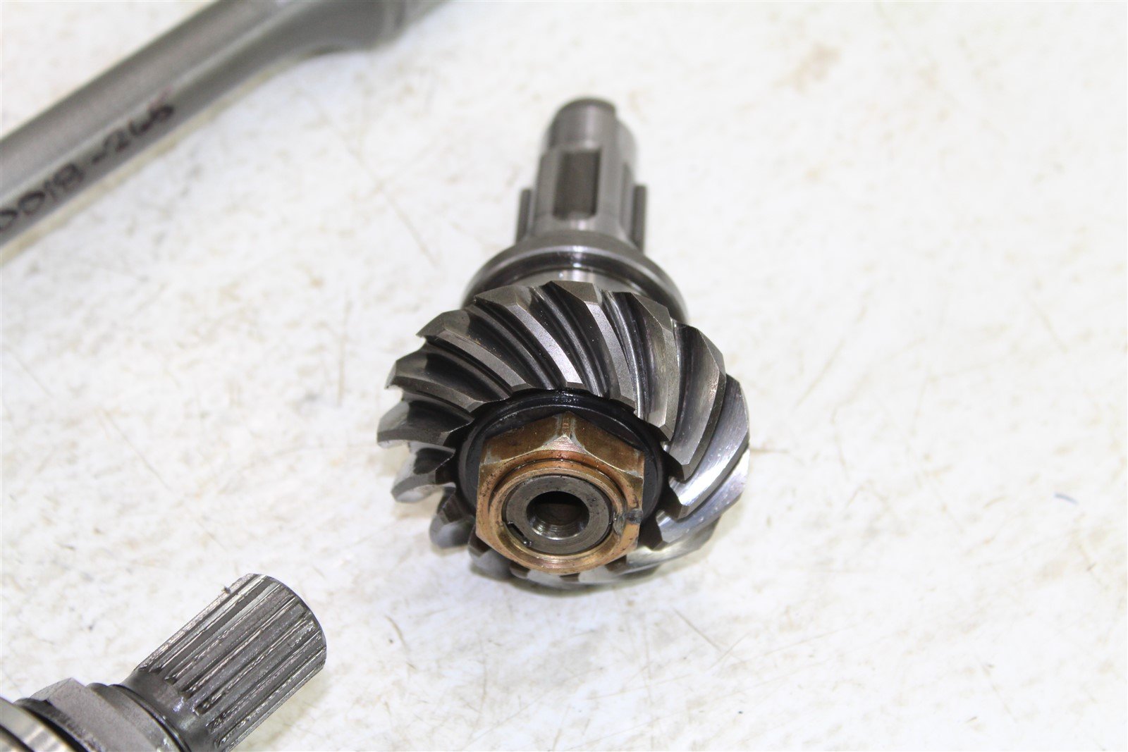 2001 Arctic Cat 400 4x4 Manual Middle Through Drive Shaft Assembly w/ Bevel Gear
