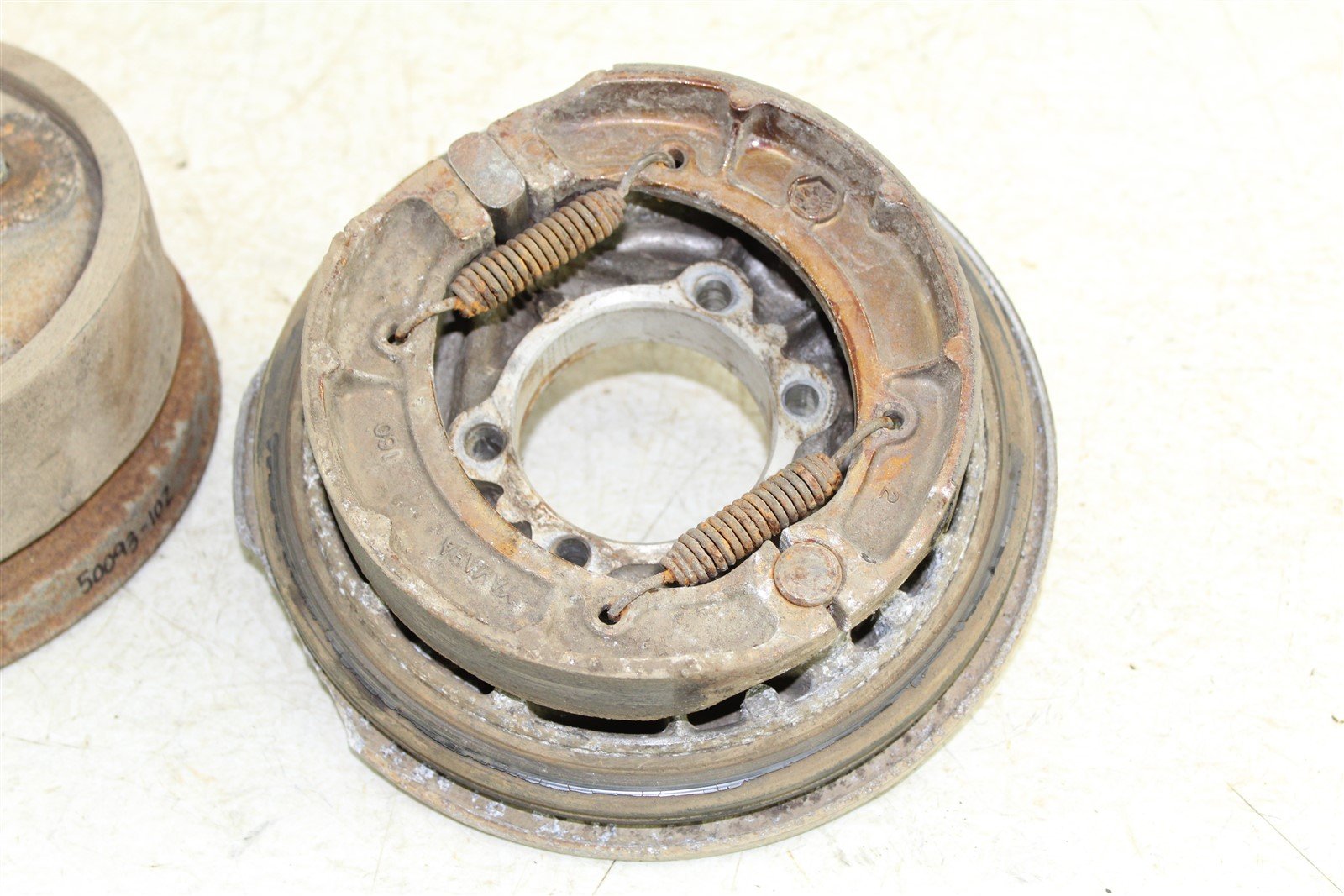 2000 Yamaha Grizzly 600 4x4 Rear Brake Drum Backing Plate Panel Hub