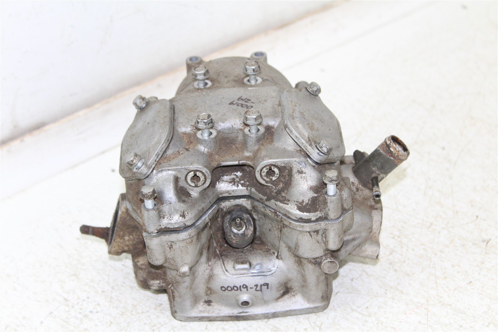 2004 Arctic Cat 650 V2 4x4 Rear Cylinder Head Valve Cover Rocker Arms