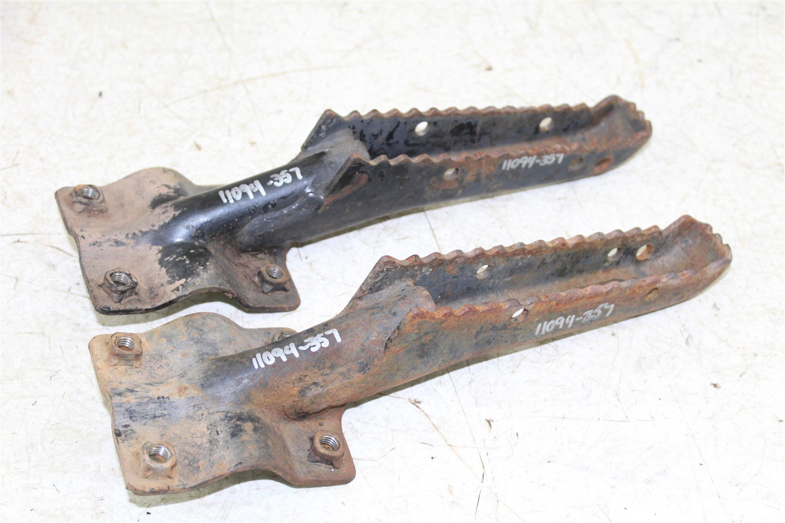 1991 Honda Fourtrax 300 4x4 Foot Pegs Rests Set Left Right