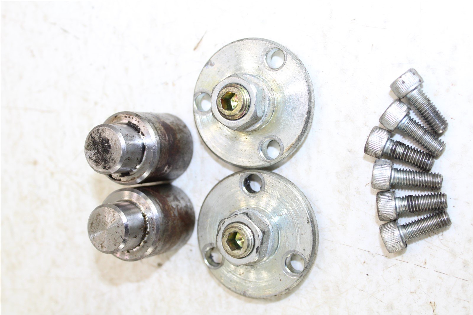 1990 Kawasaki Vulcan 750 Swingarm Shaft Pivot Bolts Swing Arm Boss Mounts