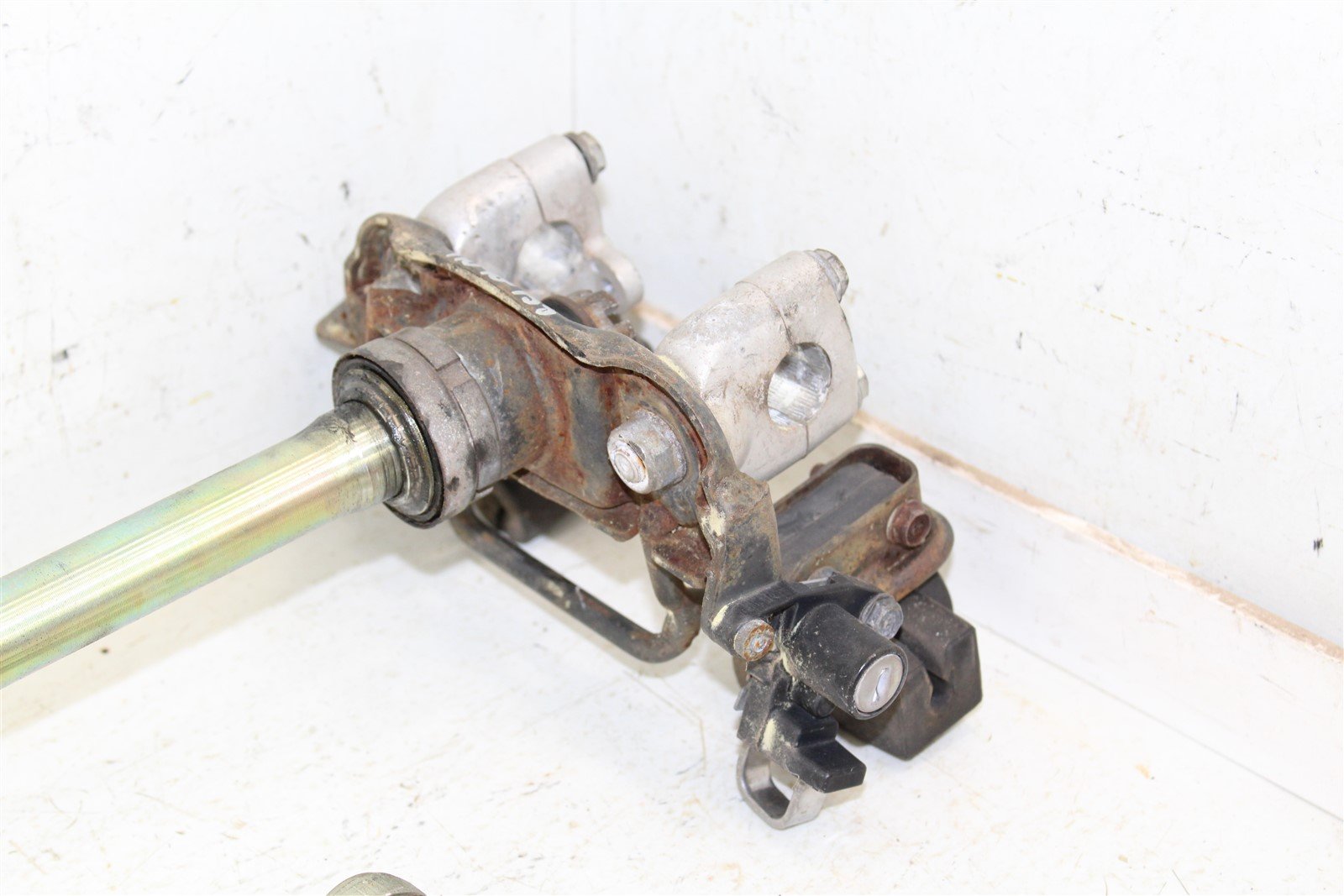 1986 Honda Fourtrax 250 2x4 Steering Stem Shaft w/ Tie Rods