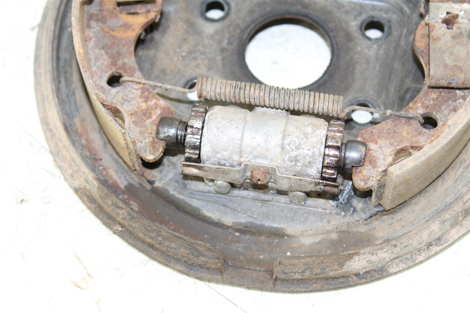 1986 Honda Fourtrax 250 2x4 Front Left Brake Drum Backing Plate Panel Hub