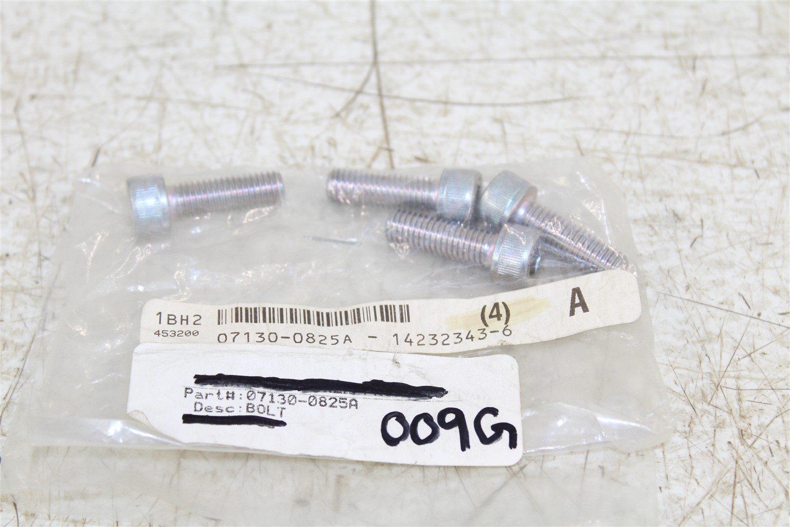 NOS Suzuki BOLT 07130-0825A OEM NEW QTY:4