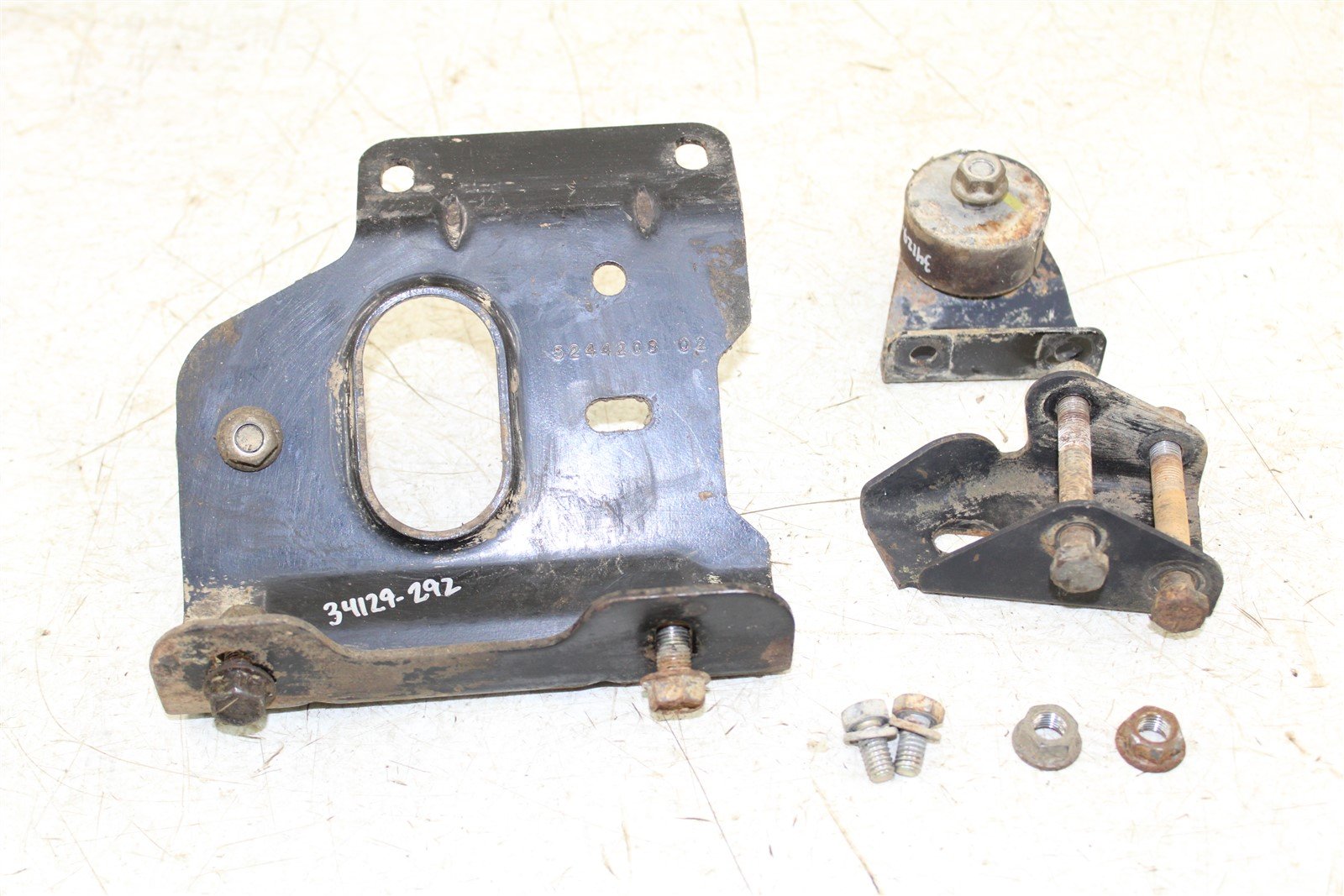 2002 Polaris Magnum 325 4x4 Engine Isolator Mounts Motor Brackets
