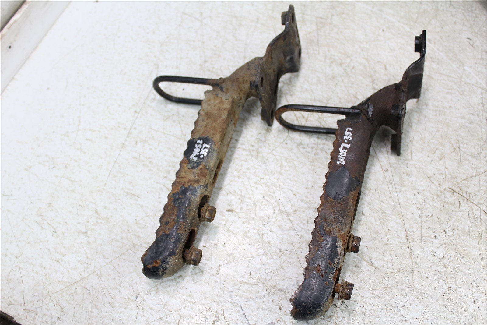 1998 Kawasaki Bayou 300 4x4 Foot Pegs Rests Set Left Right