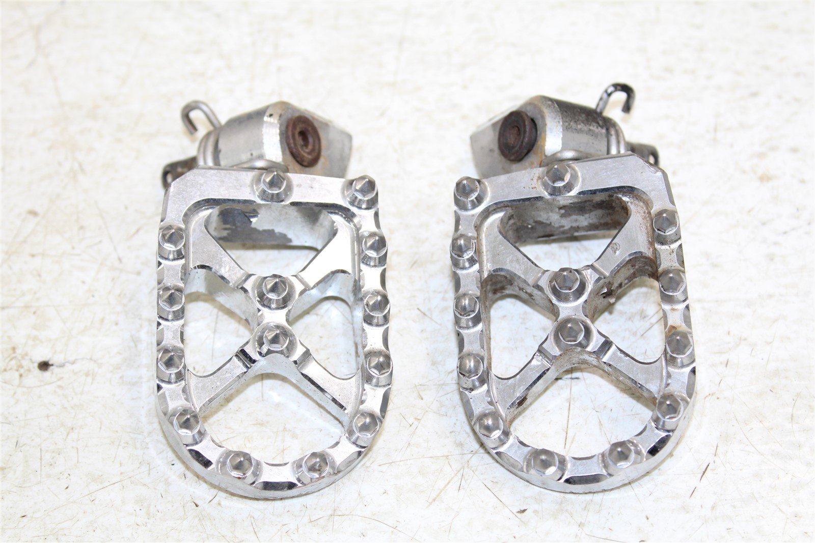 2002 Yamaha YZ 125 Flo Foot Pegs Set Hardware Springs Rests