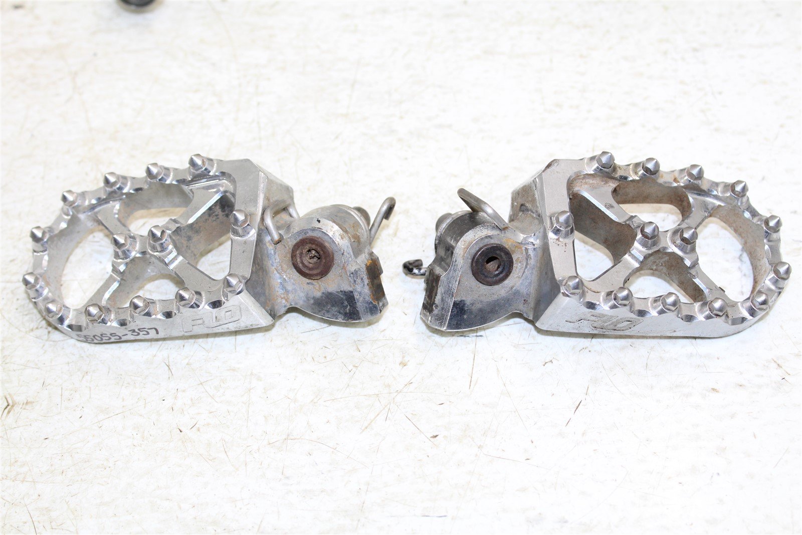 2002 Yamaha YZ 125 Flo Foot Pegs Set Hardware Springs Rests