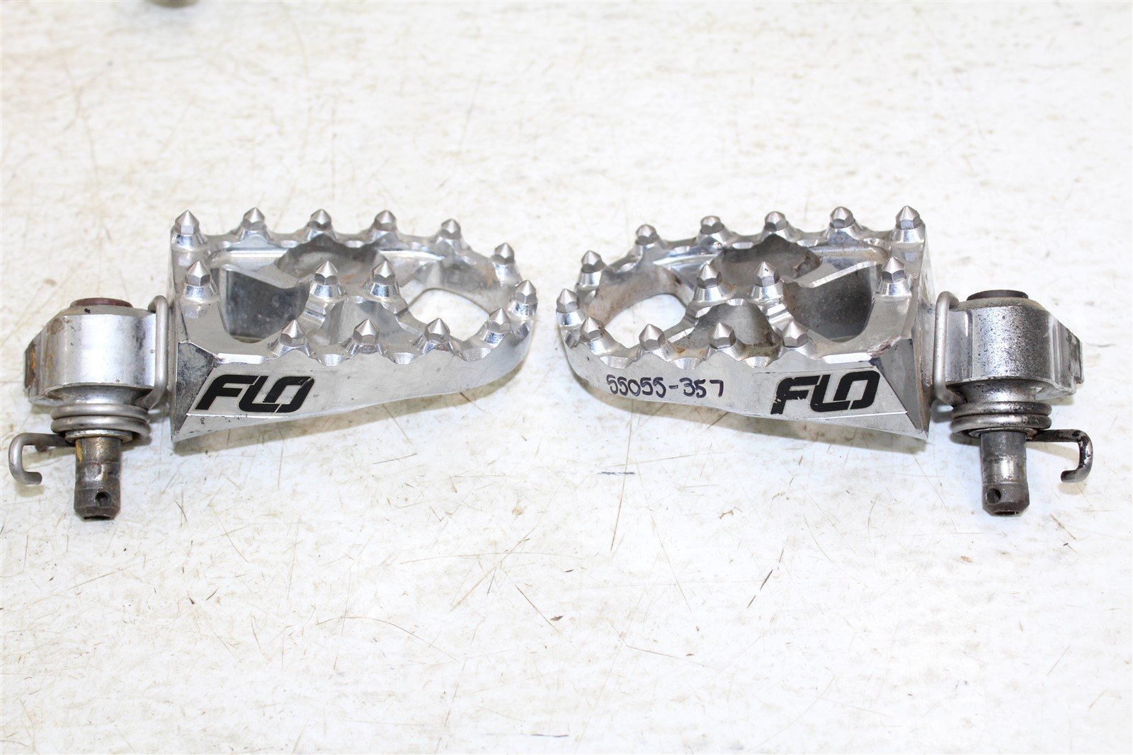 2002 Yamaha YZ 125 Flo Foot Pegs Set Hardware Springs Rests