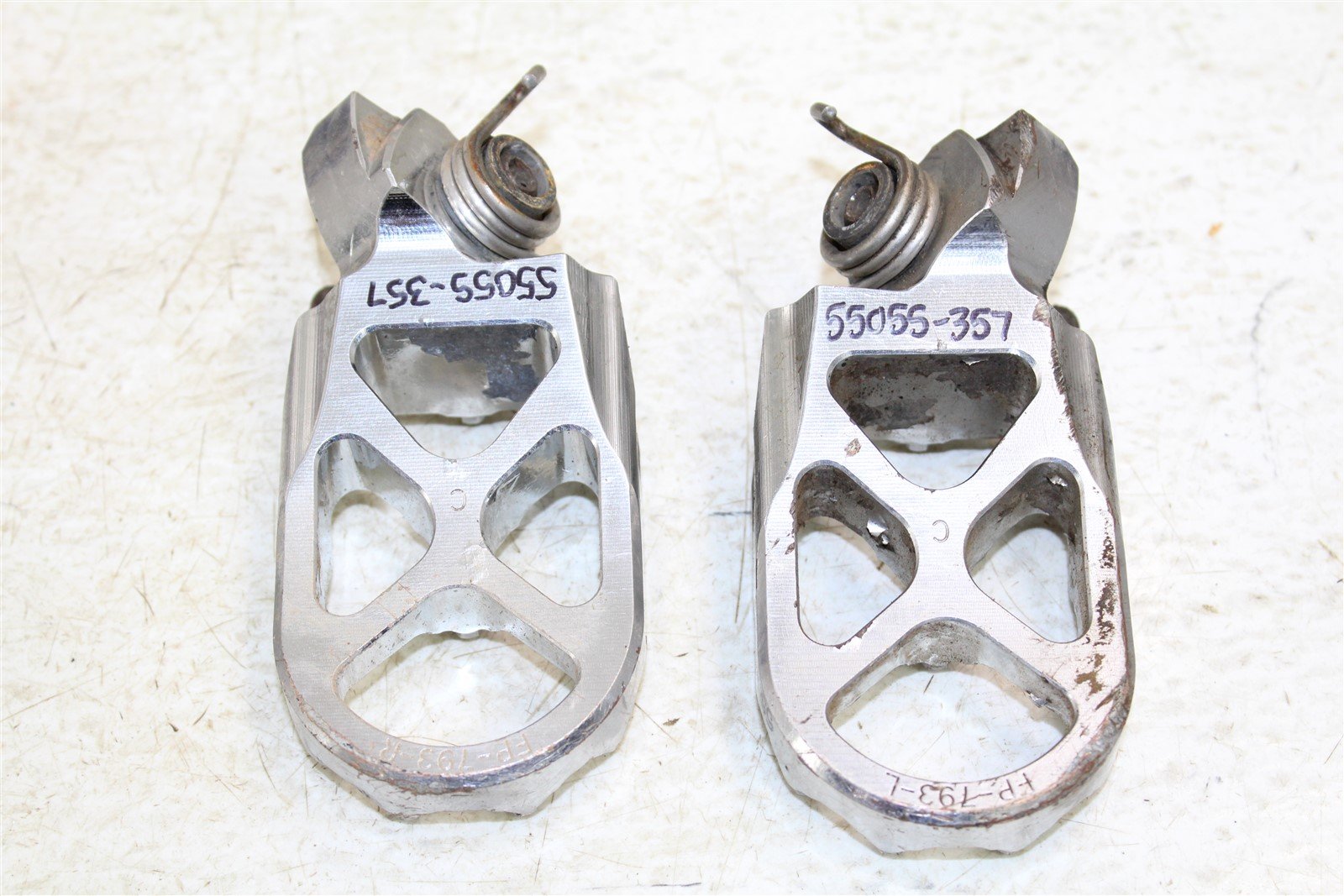 2002 Yamaha YZ 125 Flo Foot Pegs Set Hardware Springs Rests