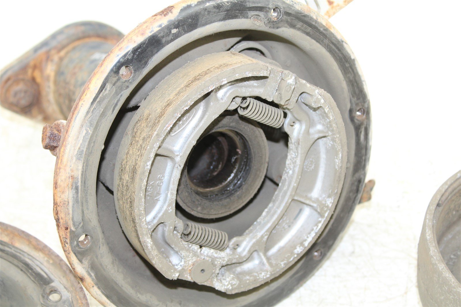 1986 Honda Fourtrax 200 SX Rear Brake Drum Hub w/ Axle Carrier Housing Cover