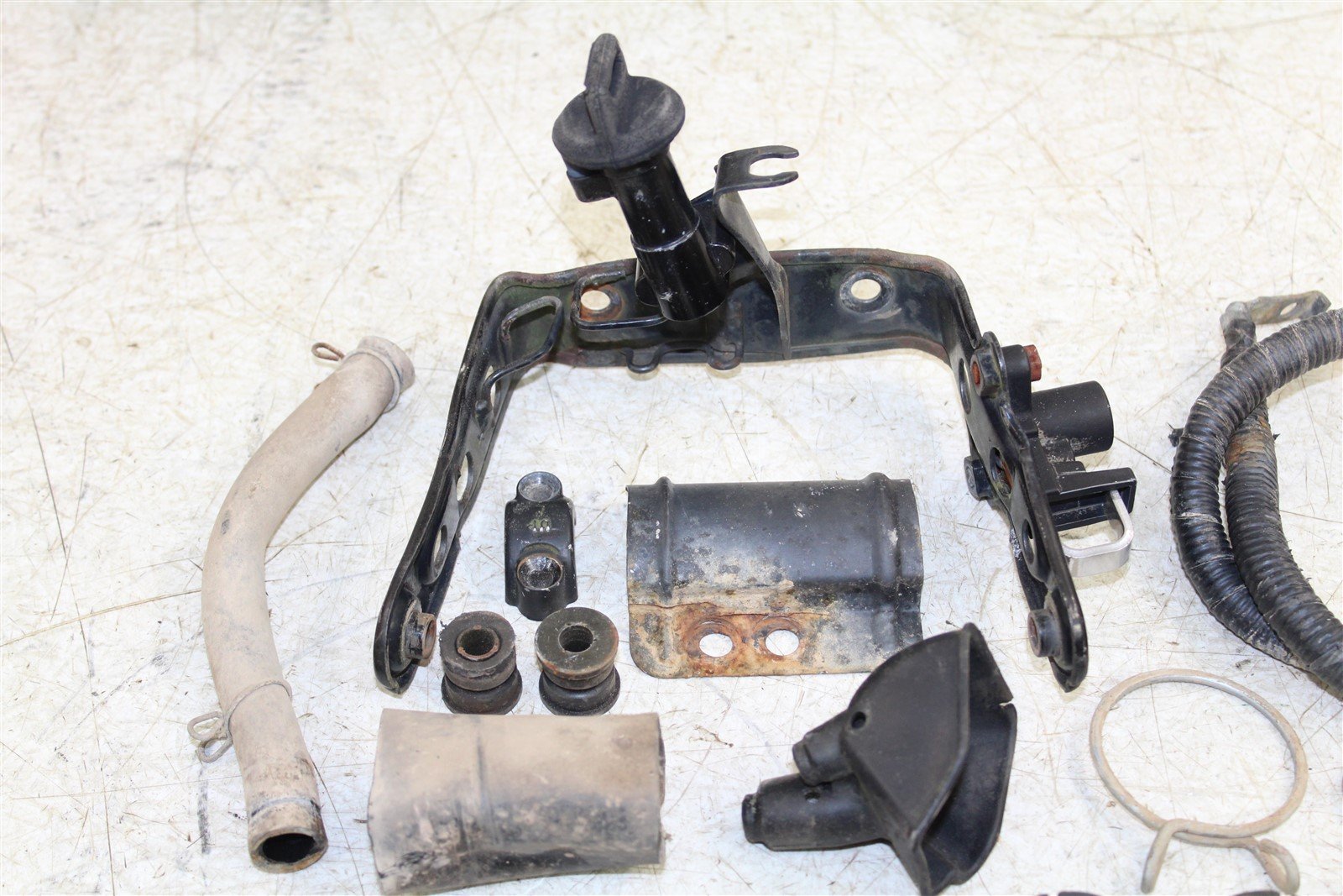 1986 Honda Fourtrax 200 SX Chassis Bolt Kit Hardware Fuel Tank Bracket Mount