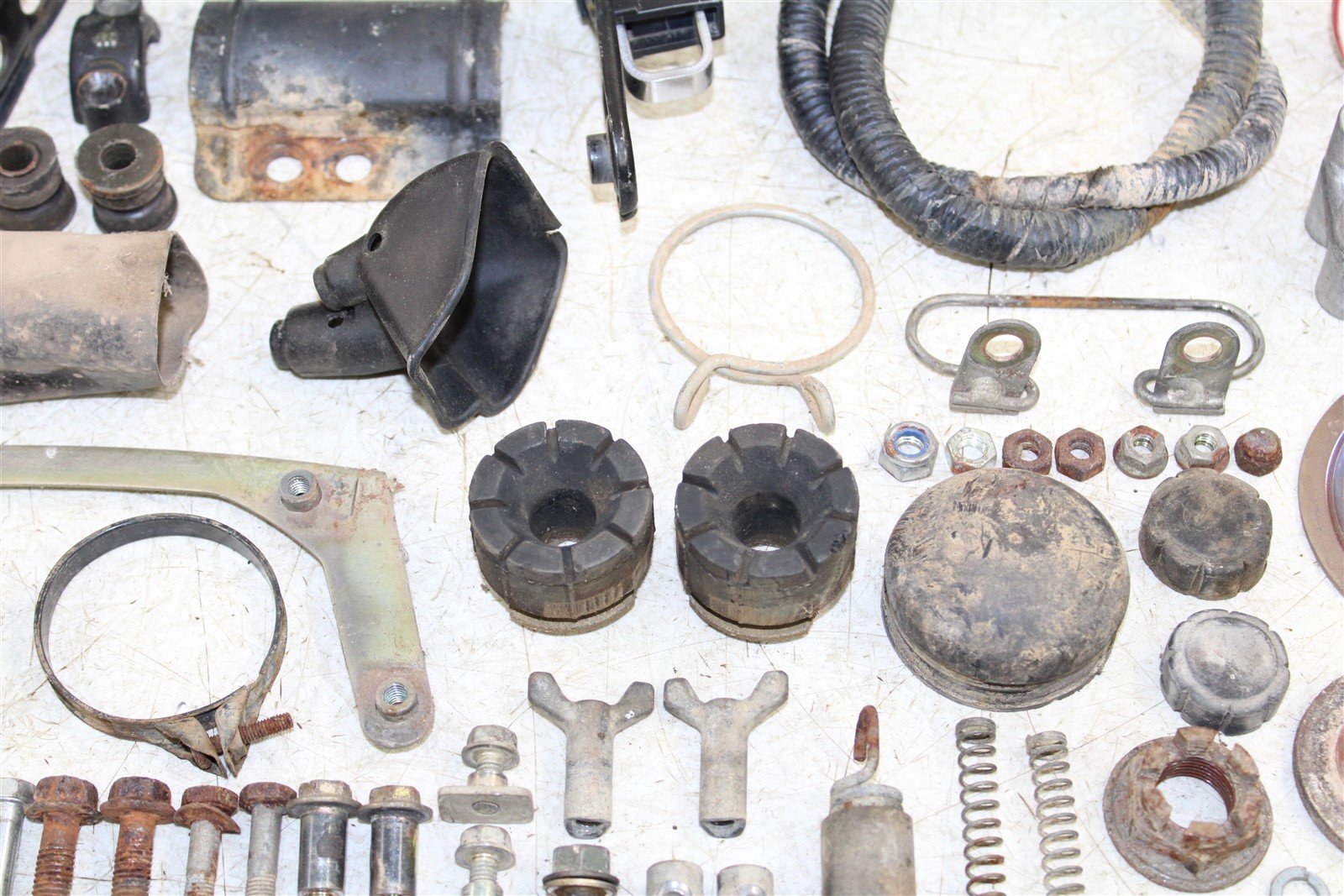 1986 Honda Fourtrax 200 SX Chassis Bolt Kit Hardware Fuel Tank Bracket Mount
