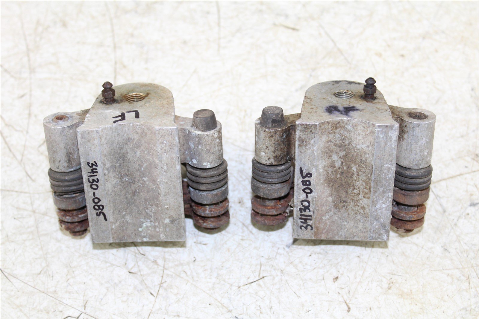 1997 Polaris Sportsman 500 4x4 Front Brake Calipers Set Left Right