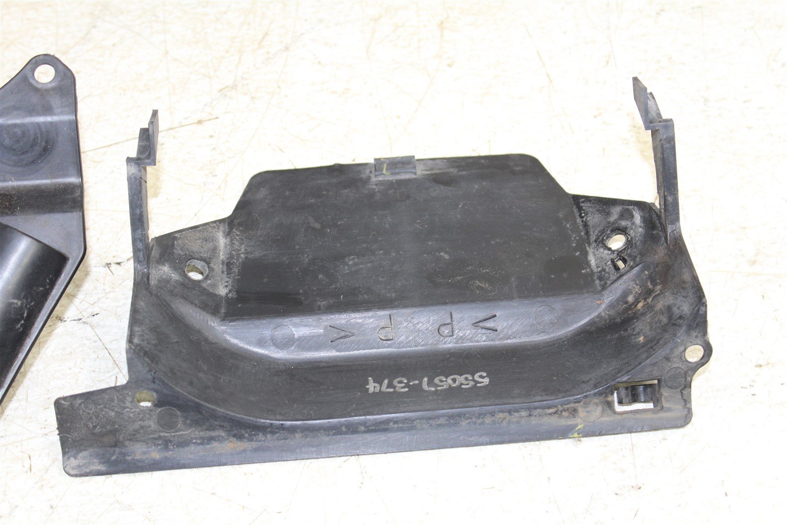 2007 Yamaha V Star 1100 Plastic Frame Left Side Lid Cover & Flap