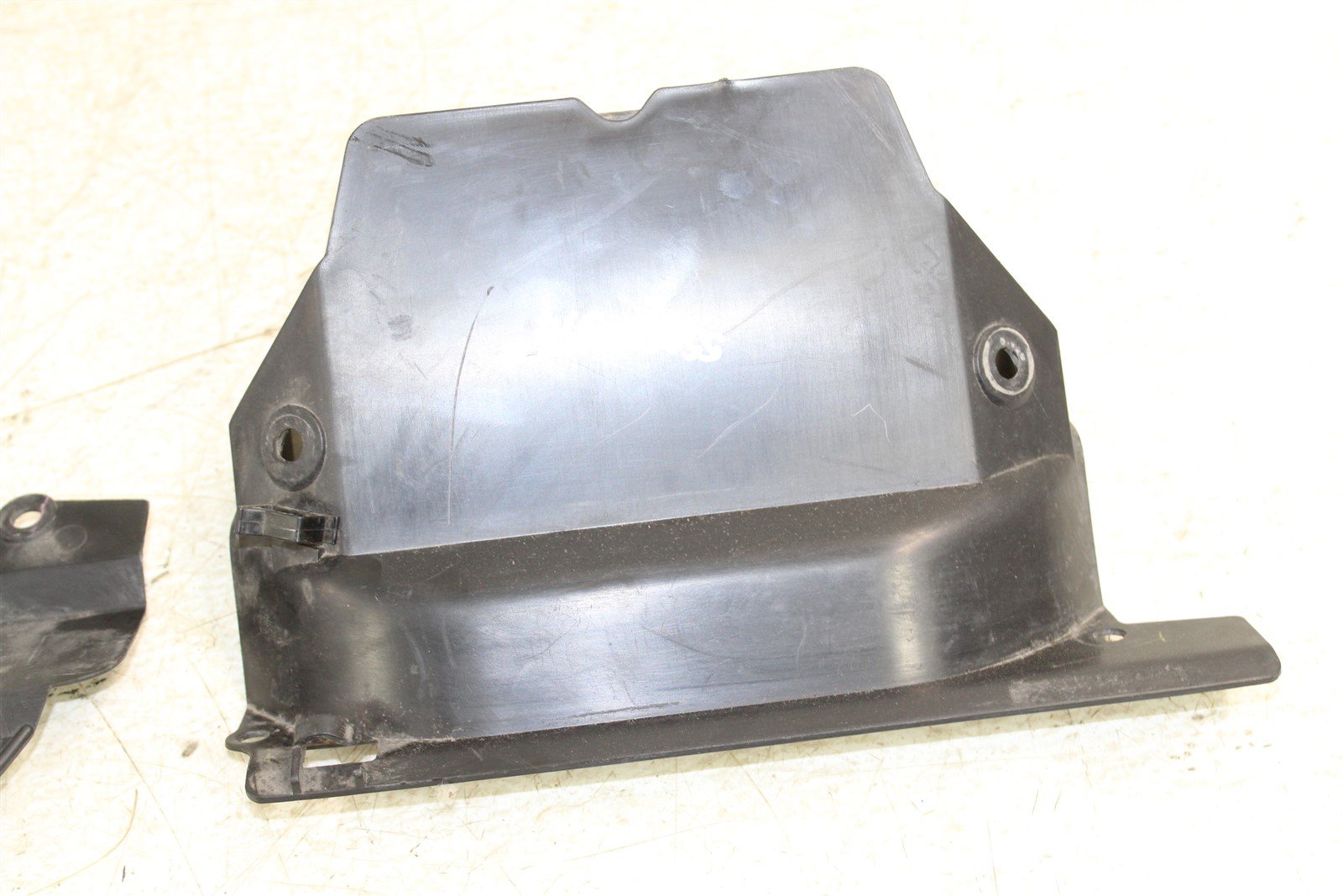 2007 Yamaha V Star 1100 Plastic Frame Left Side Lid Cover & Flap