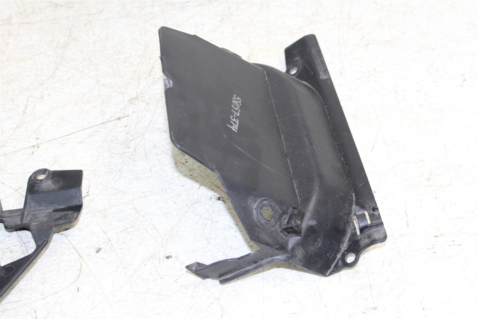 2007 Yamaha V Star 1100 Plastic Frame Left Side Lid Cover & Flap