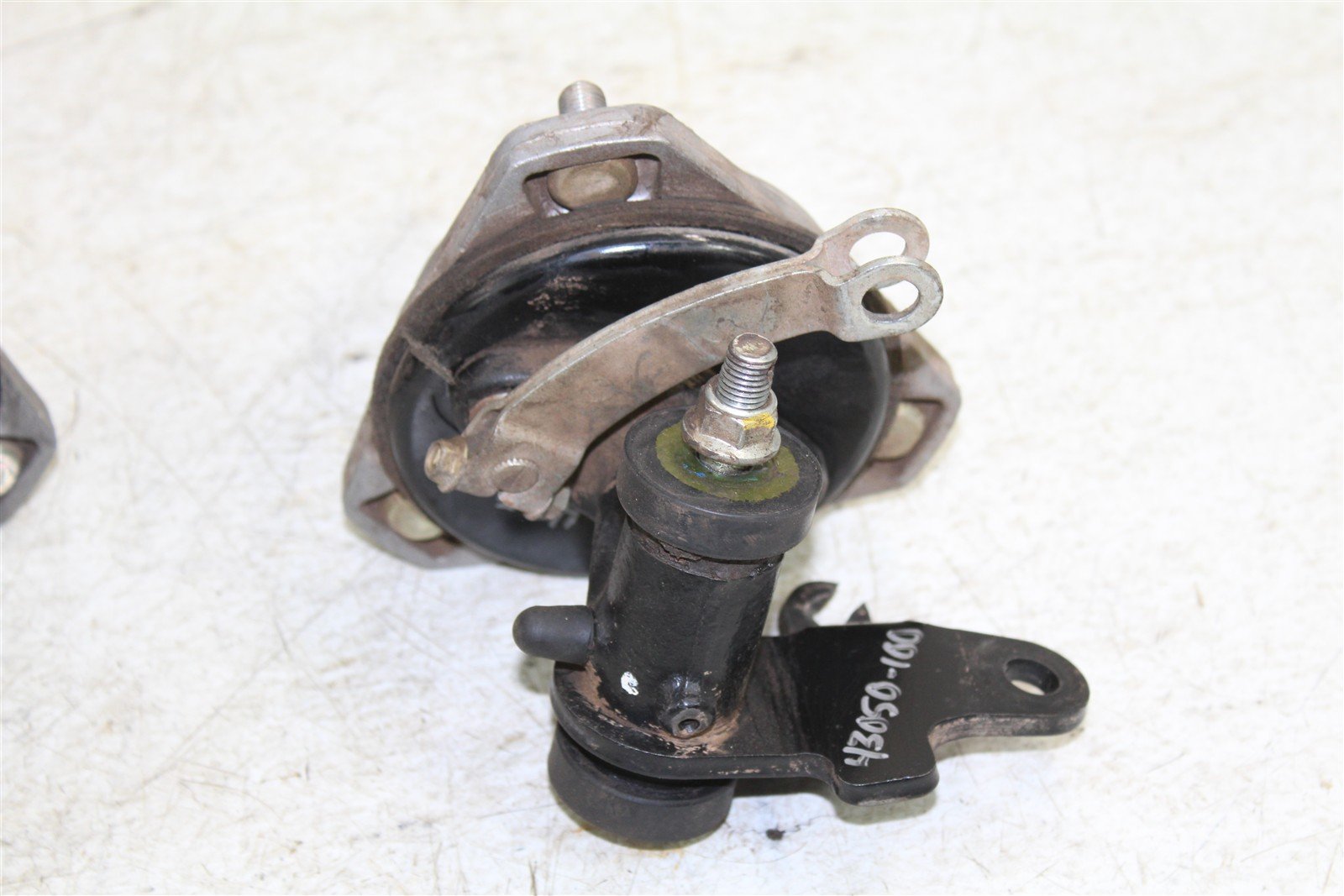 1988 Suzuki Quadsport LT 80 Front Brake Drums Hubs w/ Spindles Left Right