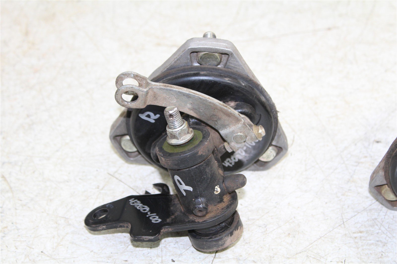 1988 Suzuki Quadsport LT 80 Front Brake Drums Hubs w/ Spindles Left Right