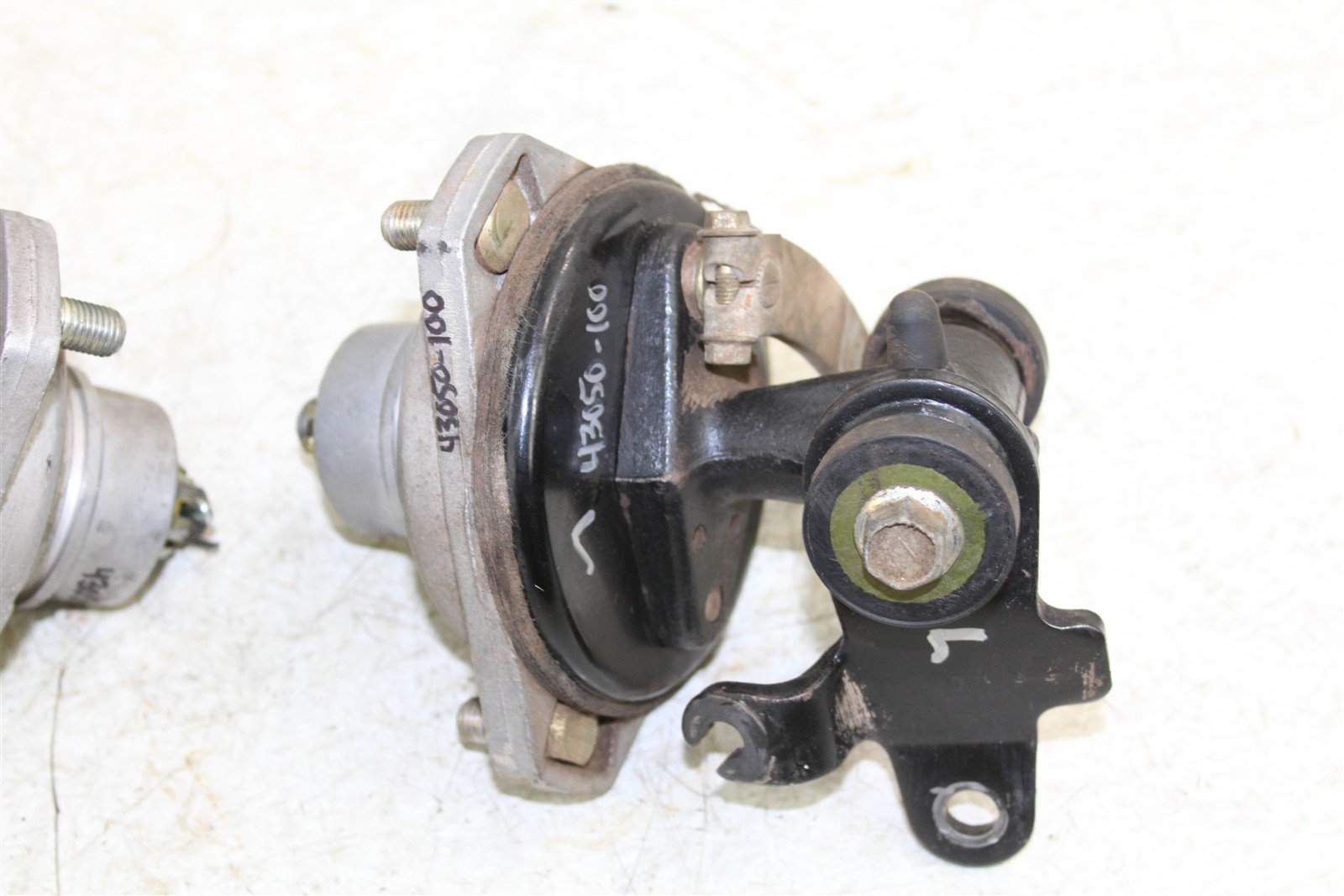 1988 Suzuki Quadsport LT 80 Front Brake Drums Hubs w/ Spindles Left Right