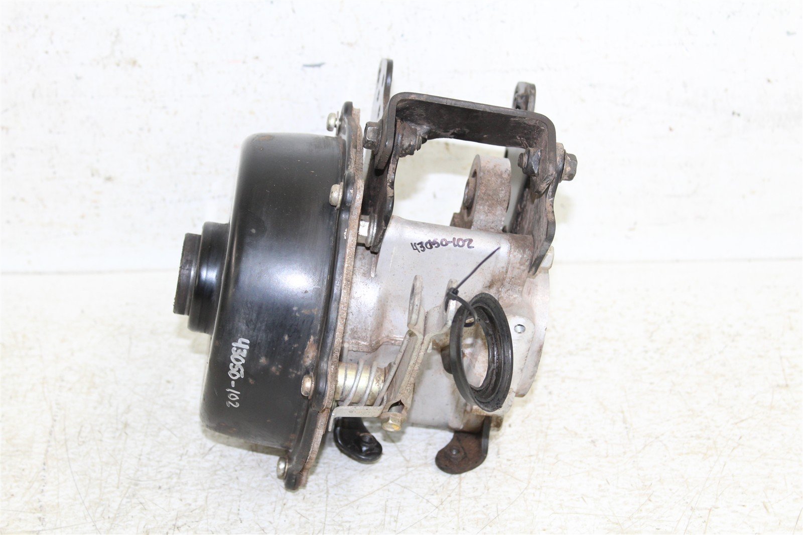 1988 Suzuki Quadsport LT 80 Rear Brake Drum Assembly Axle Carrier Backing Plate