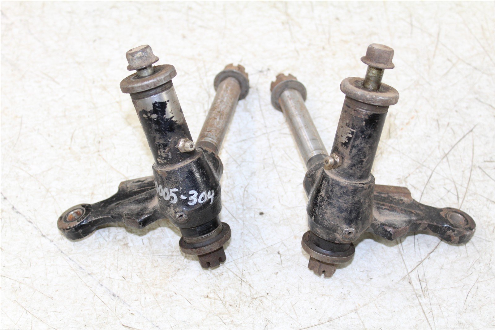 1986 Yamaha Moto 4 200 Front Knuckle Control Arm Mount Spindles Left Right