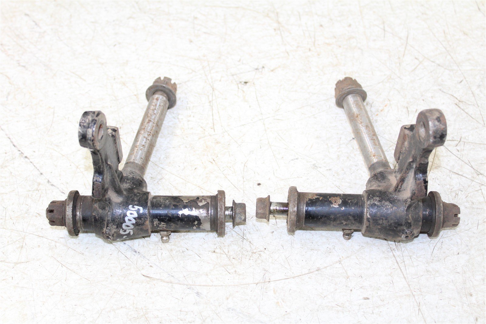 1986 Yamaha Moto 4 200 Front Knuckle Control Arm Mount Spindles Left Right