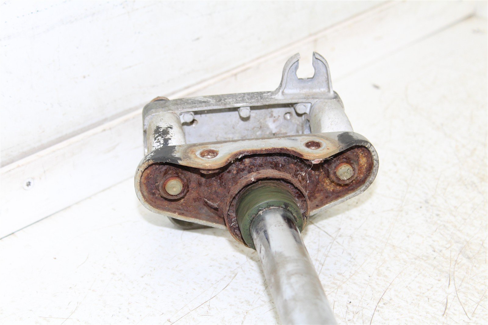 1985 Honda Fourtrax TRX 125 Steering Stem Shaft w/ Handle Bar Clamps