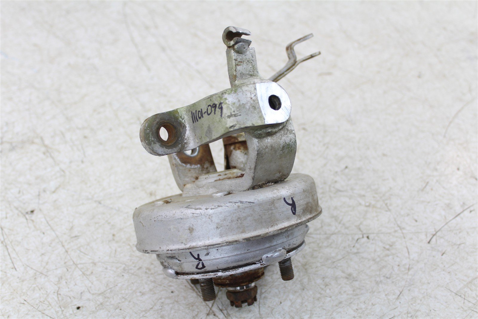 1985 Honda Fourtrax TRX 125 Front Right Brake Drum Backing Plate Panel Hub