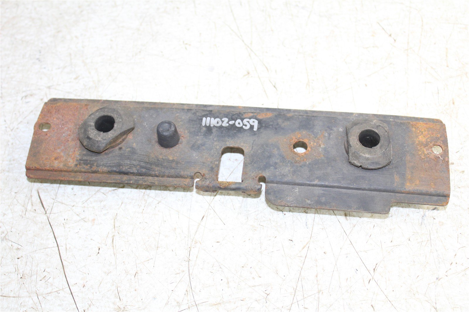 1997 Honda Foreman TRX 400 Battery Hold Down Strap Seat Latch Catch 11102