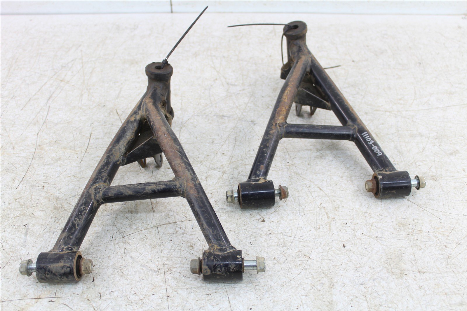 2005 Honda TRX 90 Front Lower Control A Arms Right Left 11103