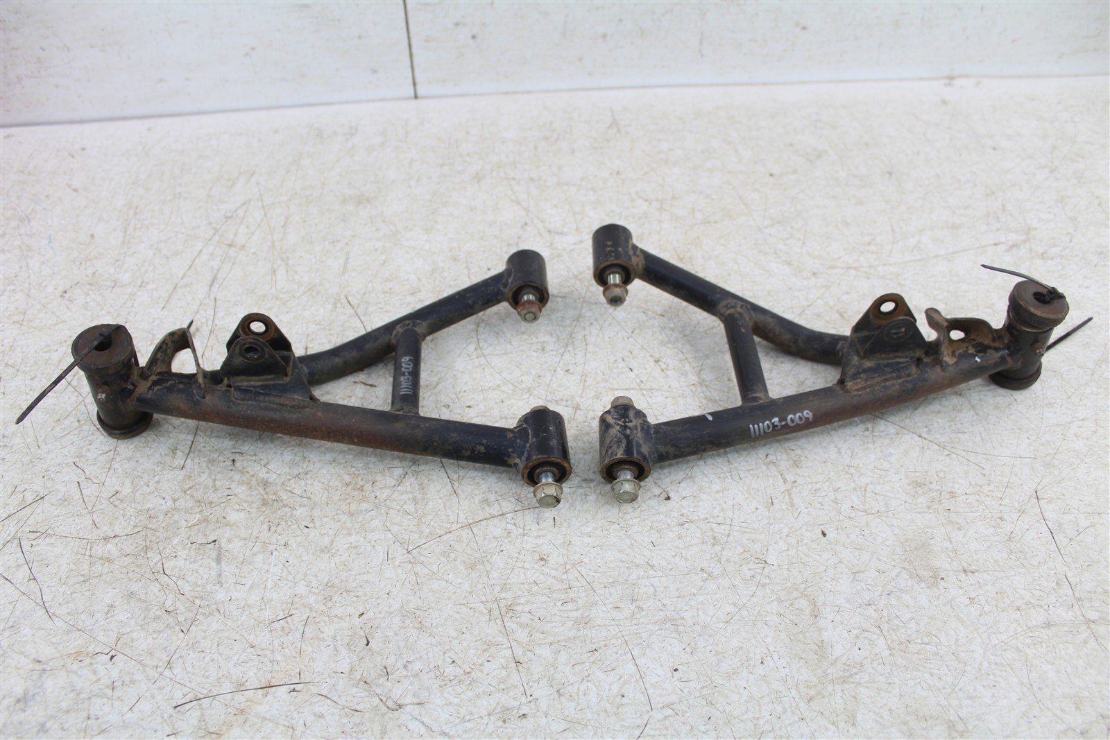 2005 Honda TRX 90 Front Lower Control A Arms Right Left 11103