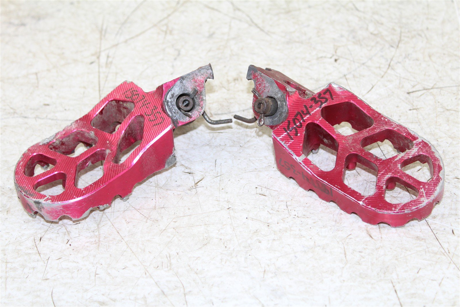 2014 Honda CRF 450R Foot Pegs Set Hardware Springs Rests Aftermarket 15074
