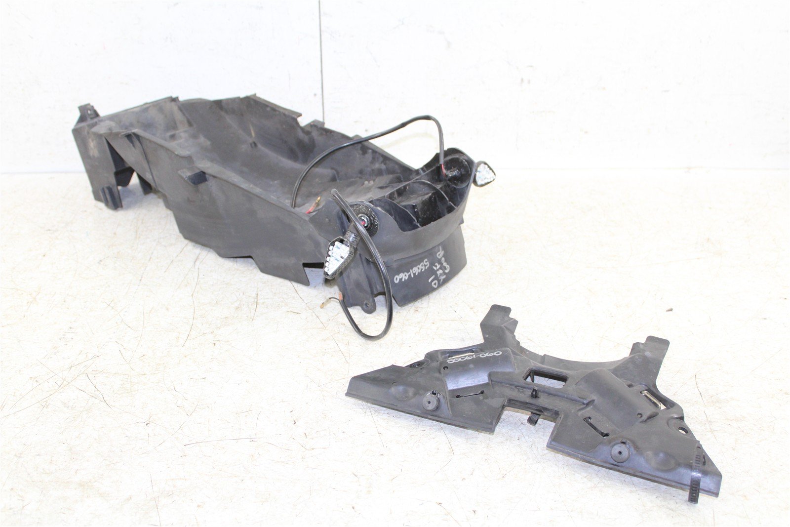 2001 Yamaha YZF 600R Battery Tray Holder Box 55061