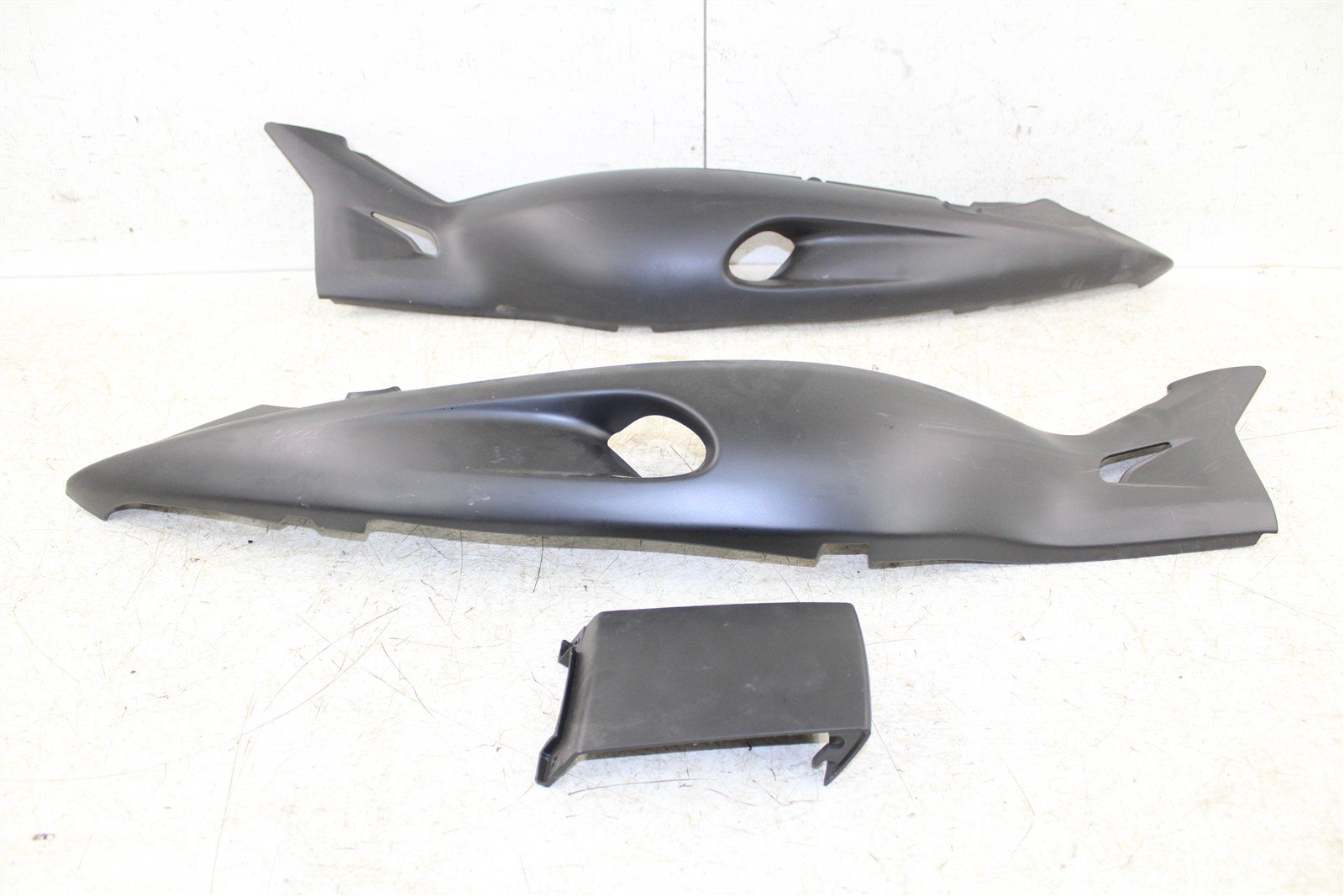 2001 Yamaha YZF 600R Rear Tail Fender Plastic Side Panels Covers 55061