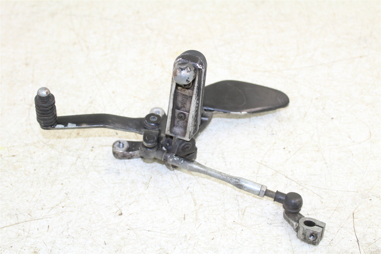 2001 Yamaha YZF 600R Left Foot Peg Mount Bracket Shift Lever 55061