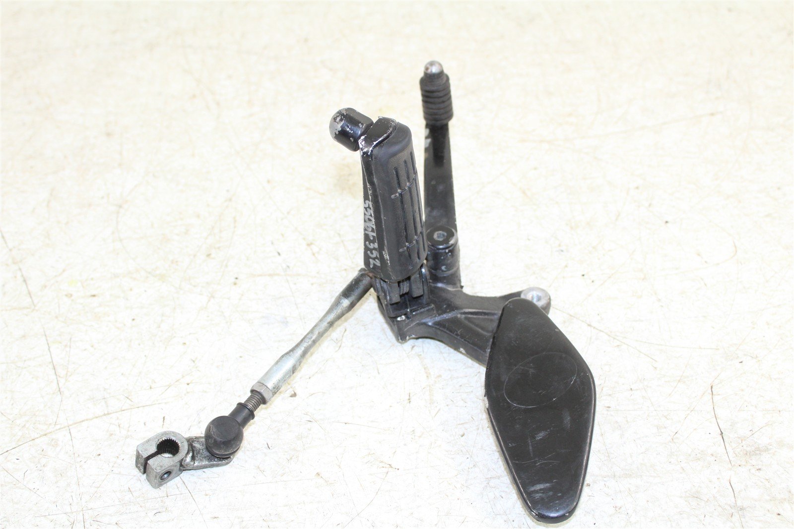 2001 Yamaha YZF 600R Left Foot Peg Mount Bracket Shift Lever 55061